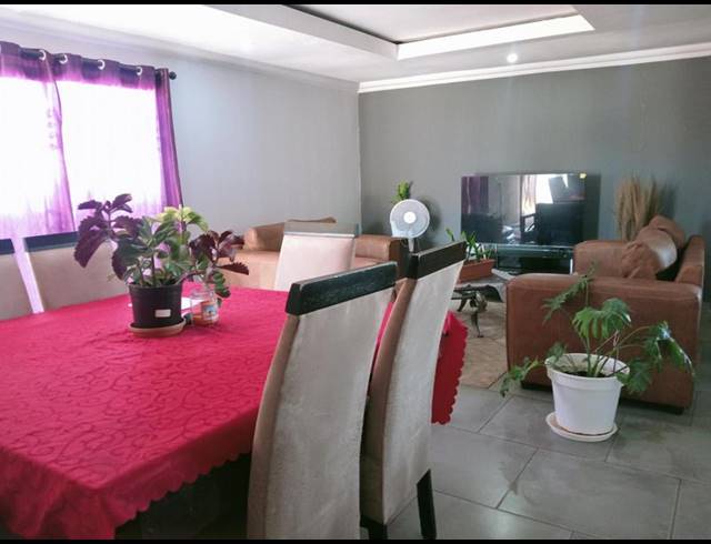 5 BEDROOM HOUSE FOR SALE IN BRAAMFISCHERVILLE